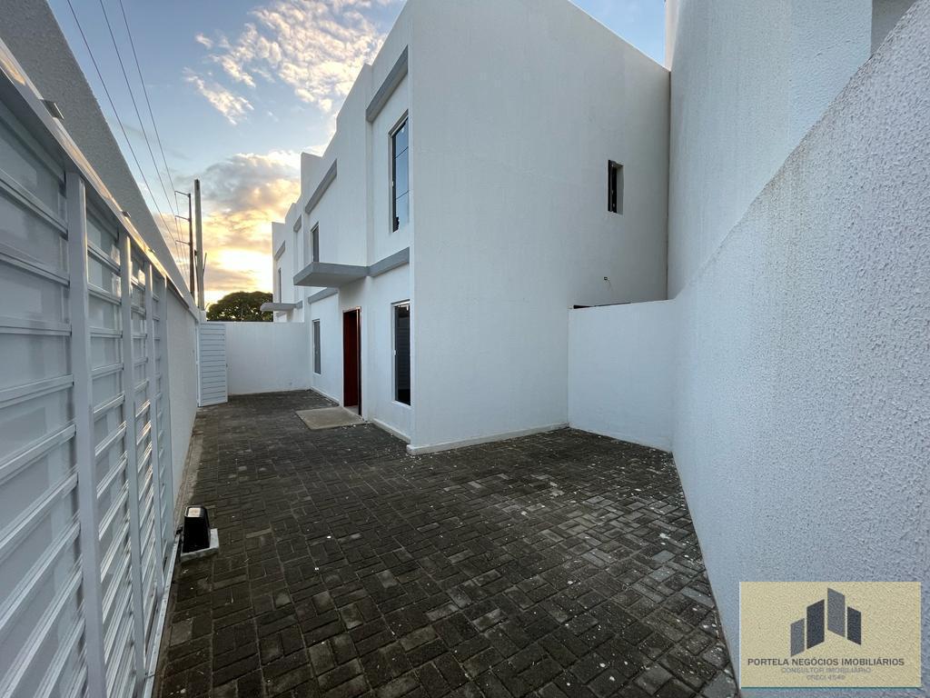 Casa à venda com 4 quartos, 200m² - Foto 2