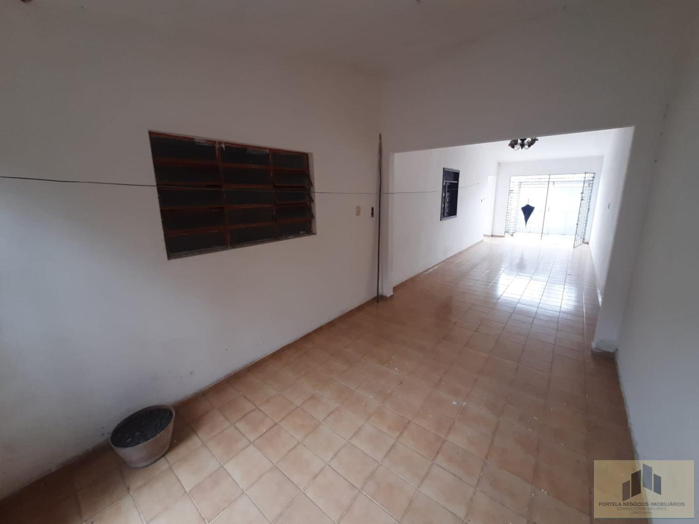 Casa à venda com 4 quartos, 200m² - Foto 4